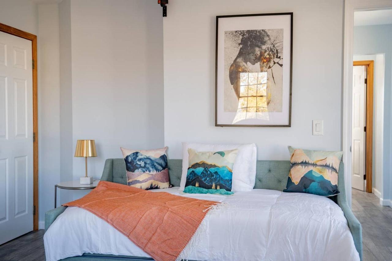 Holiday home New Luxury Family Getaway With Designer Touches